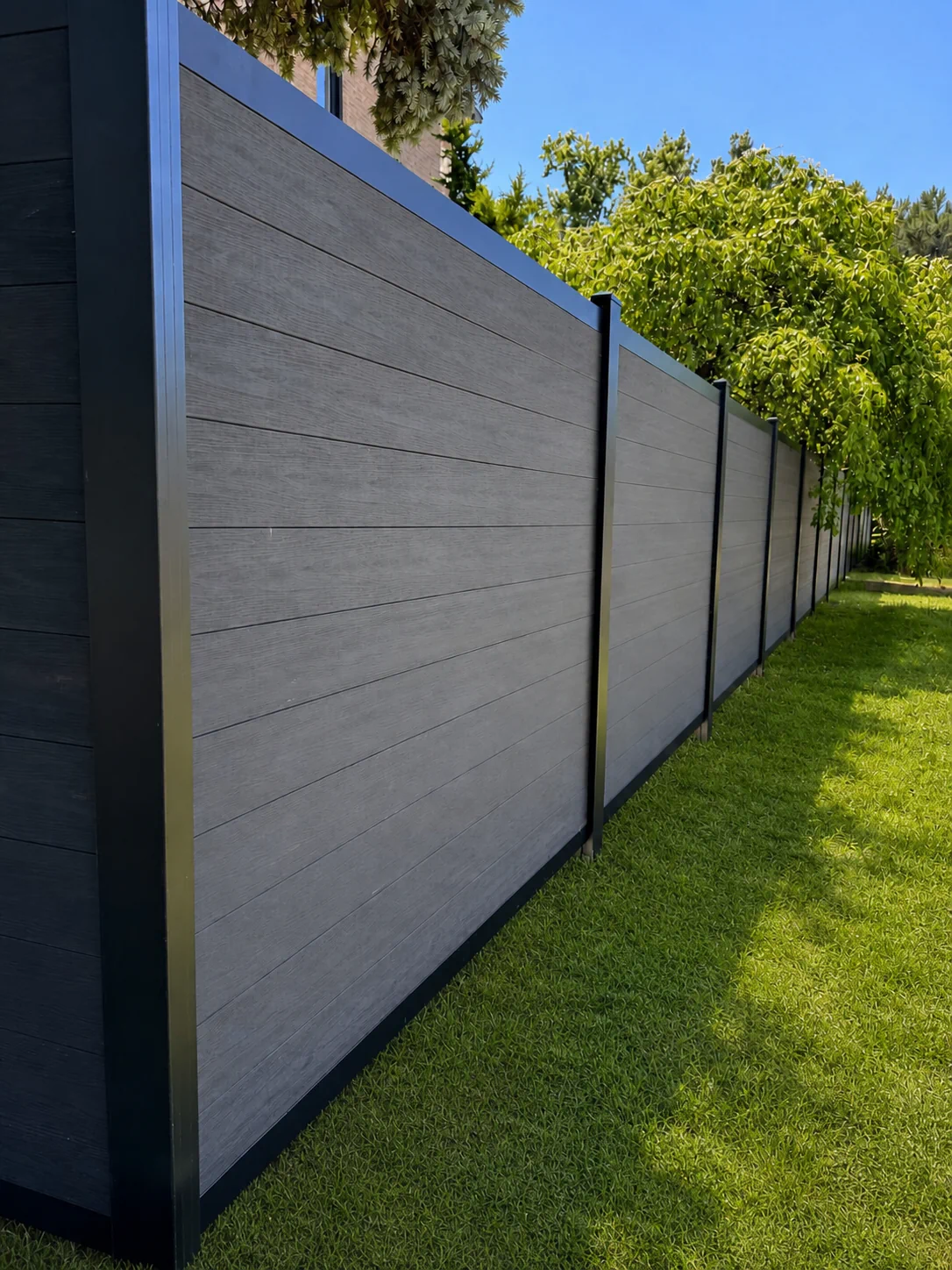 Composite fence installation in Montreal by Fidar Clôture